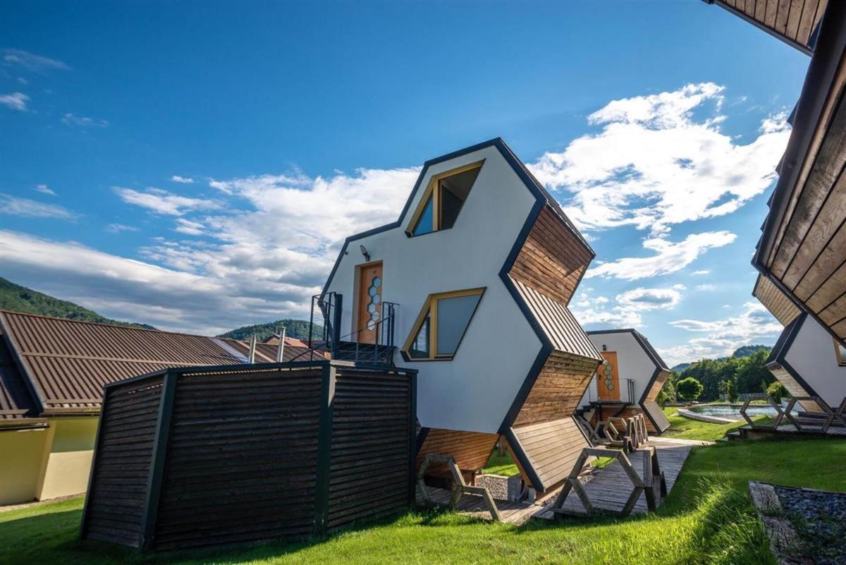 Beeland Skok *